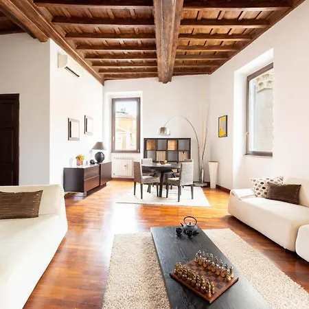 Trevi Fountain Square View Luxury Apartment Apartment *