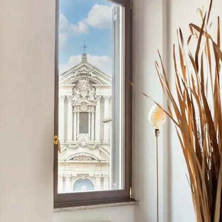 Trevi Fountain Square View Luxury Apartment Apartment