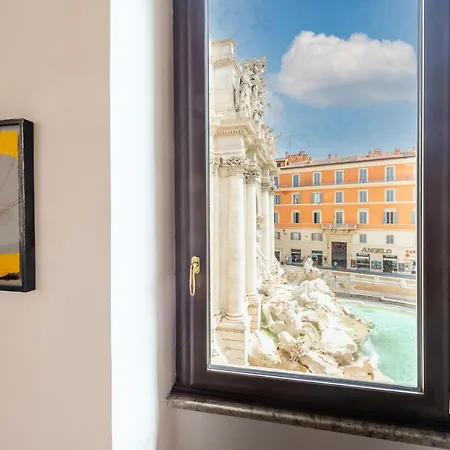 Trevi Fountain Square View Luxury Apartment *