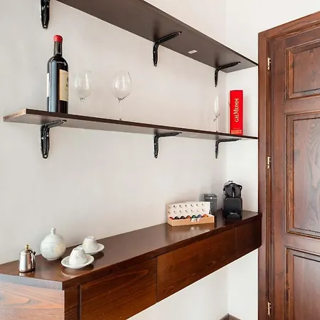 Trevi Fountain Square View Luxury Apartment