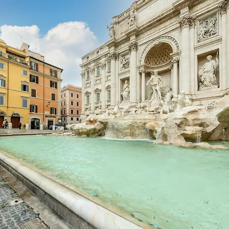 Trevi Fountain Square View Luxury Apartment *