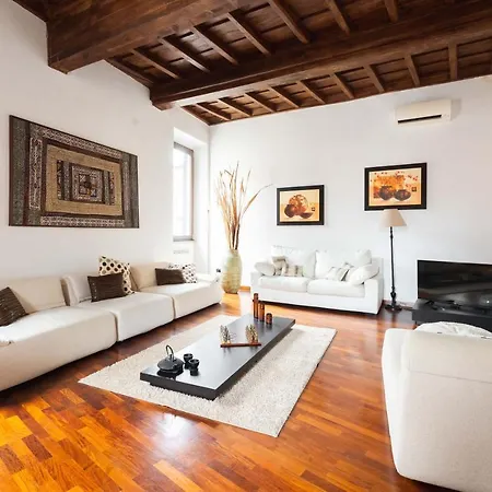 Trevi Fountain Square View Luxury Apartment * Rome