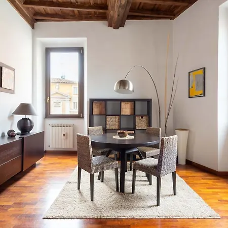 Trevi Fountain Square View Luxury Apartment * Rome