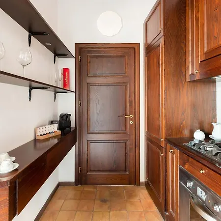 Trevi Fountain Square View Luxury Apartment Apartment