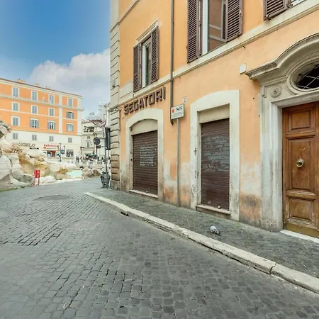 Trevi Fountain Square View Luxury Apartment Apartment *